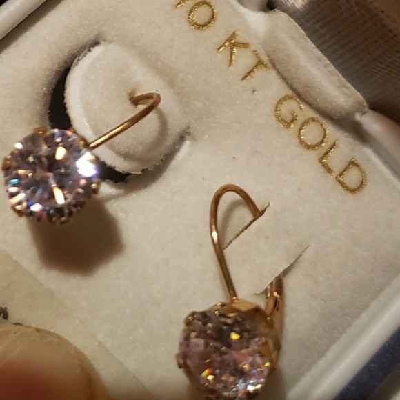 10 K GOLD PIERCED EARRINGS - Picture 3 of 7